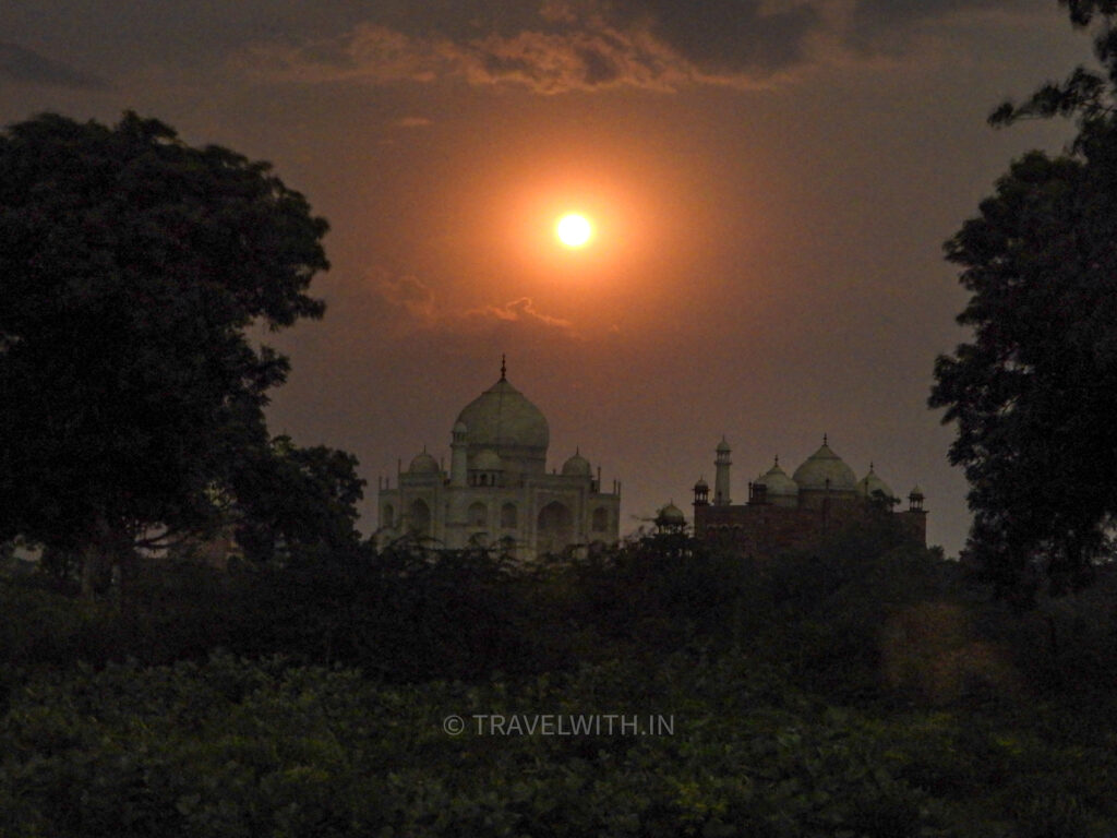 agra-beyond-taj-mahal-full-moon-guided-tour-travelwith