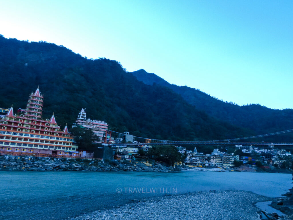 rishikesh-laxman-jhula-ganga-aarti-travelwith