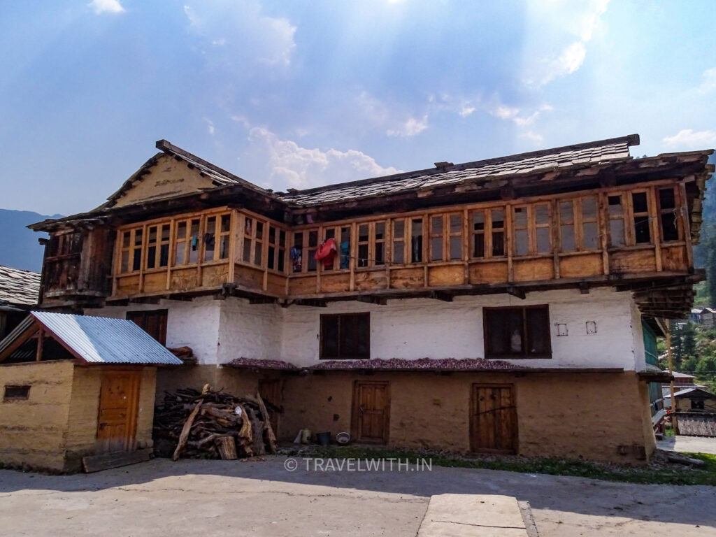 tirthan-valley-kath-kuni-house-himachal-travelwith