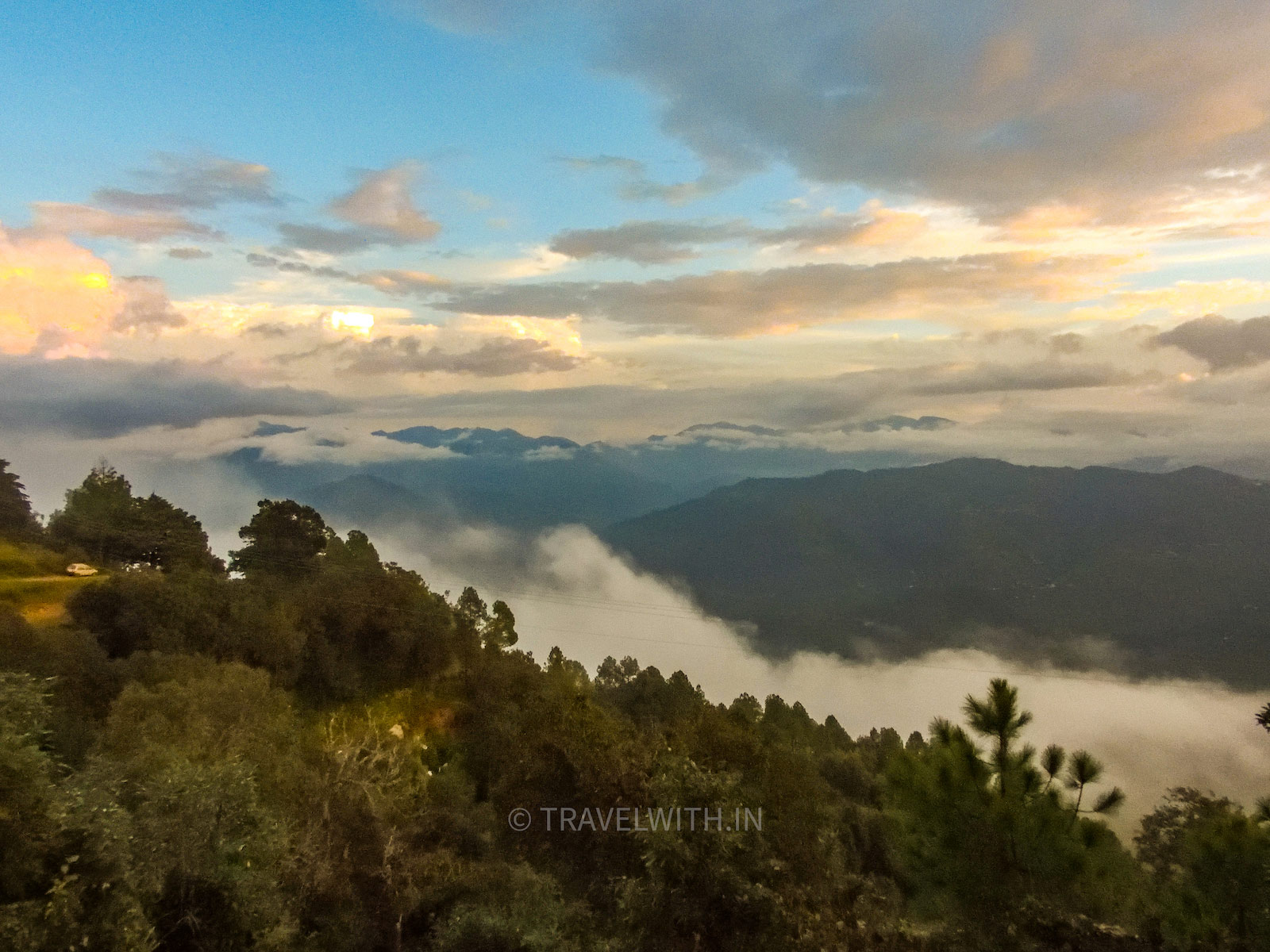 ranikhet-chaubatia-orchard-trekking-travelwith