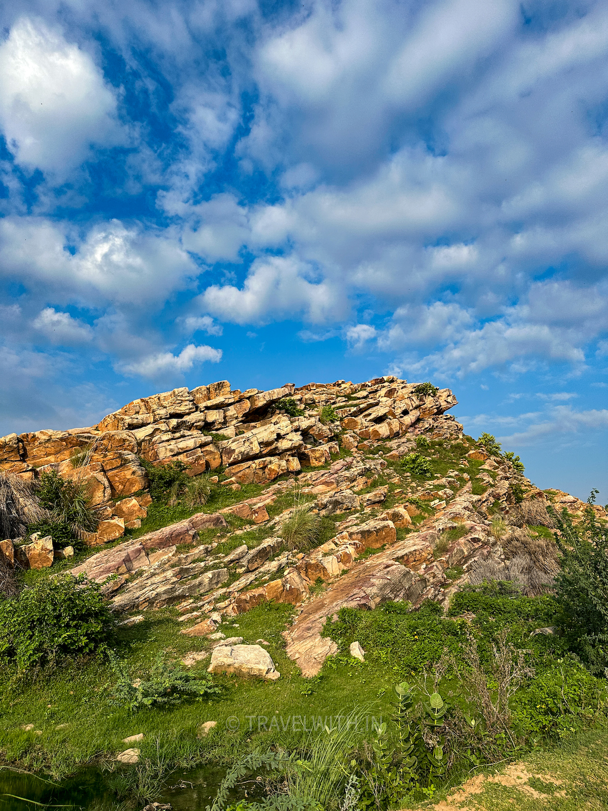 rock-caves-fatehpur-sikri-uttar-pradesh-travelwith